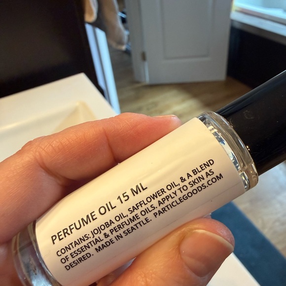 Hydrating Body Oil Duo - Black and White - Picture 2 of 6